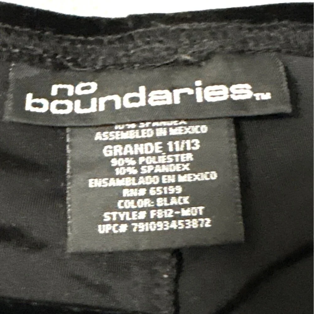 No Boundaries Black Velvet Flared Pants Size 11/13 witchy whimsygoth - Picture 3 of 6